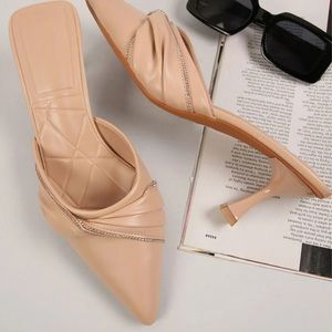 NWOB Faux Leather Pointy Toe Slip On Mid Pumps Size 41/11